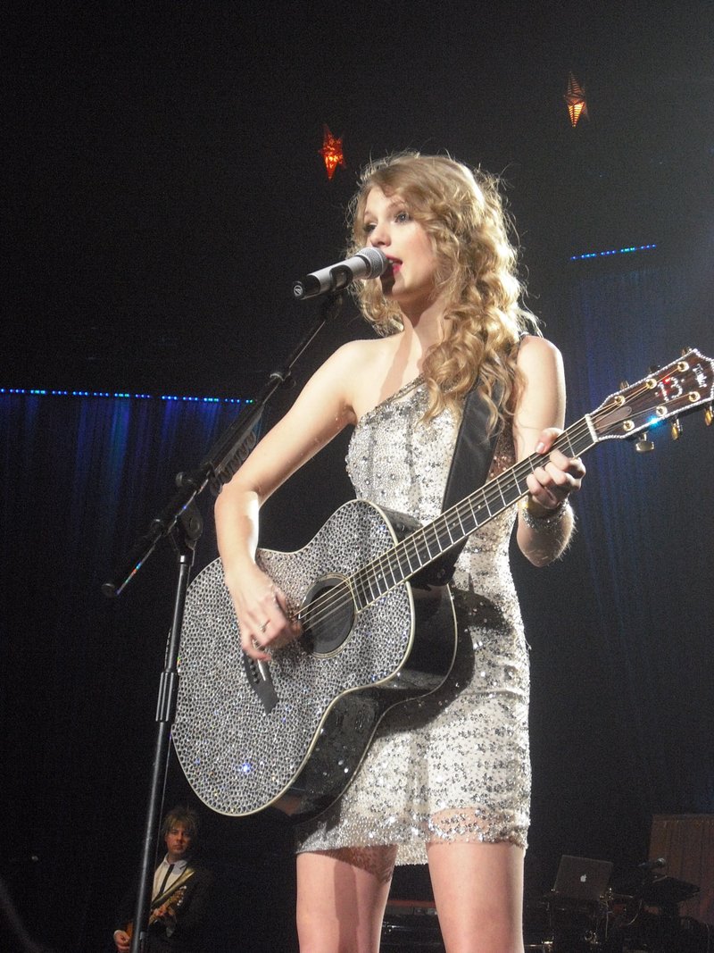 Taylor Swift — March 6 - Brussels, Belgium — photo 67