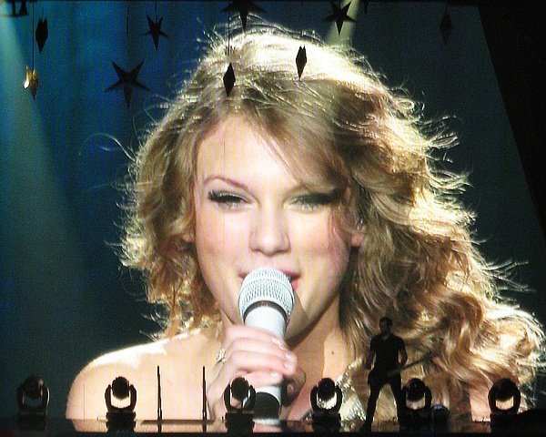 Taylor Swift — March 6 - Brussels, Belgium — photo 79