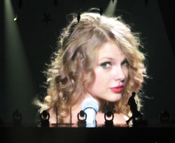 Taylor Swift — March 6 - Brussels, Belgium — photo 80