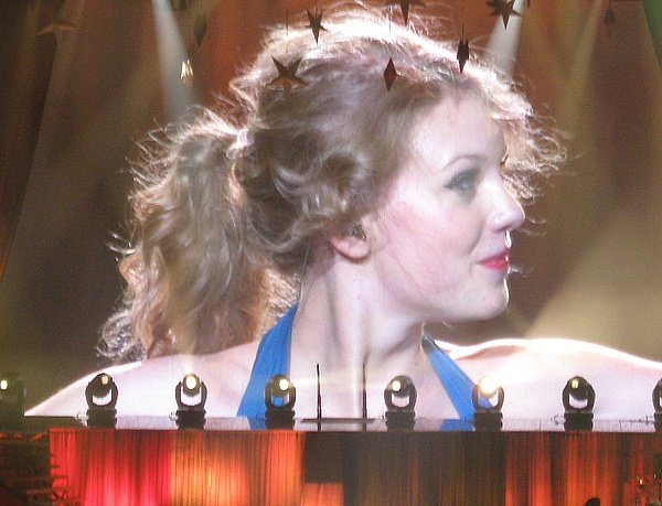 Taylor Swift — March 6 - Brussels, Belgium — photo 90
