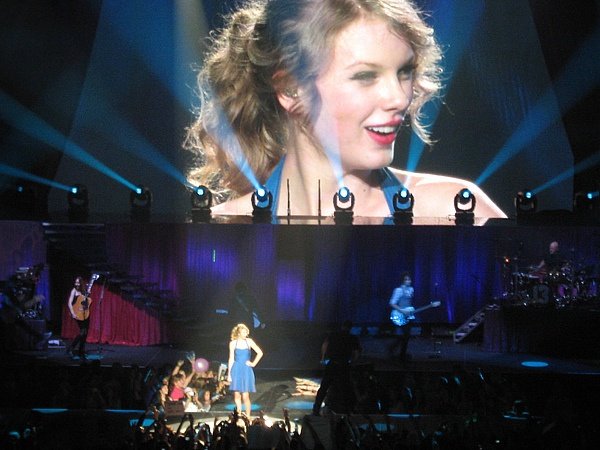 Taylor Swift — March 6 - Brussels, Belgium — photo 92