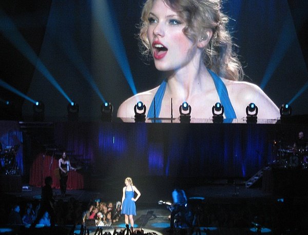 Taylor Swift — March 6 - Brussels, Belgium — photo 93