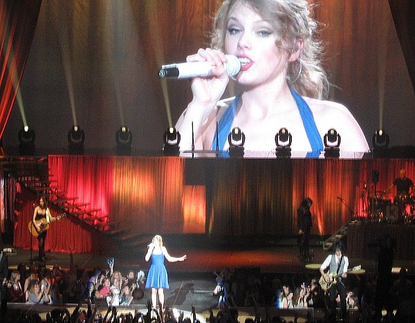 Taylor Swift — March 6 - Brussels, Belgium — photo 94