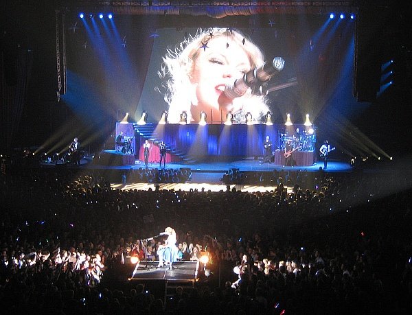 Taylor Swift — March 6 - Brussels, Belgium — photo 97