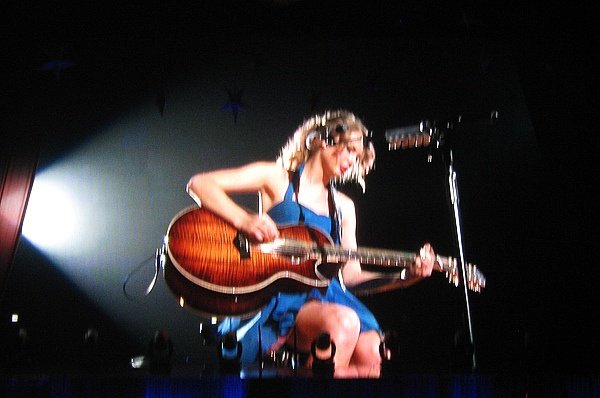 Taylor Swift — March 6 - Brussels, Belgium — photo 98
