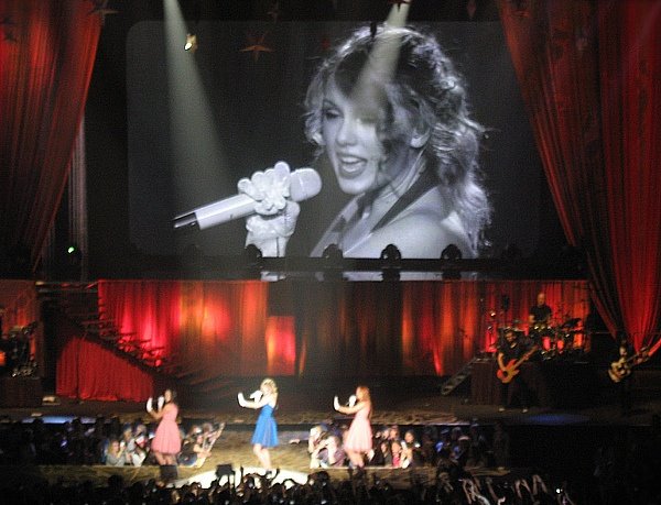 Taylor Swift — March 6 - Brussels, Belgium — photo 102