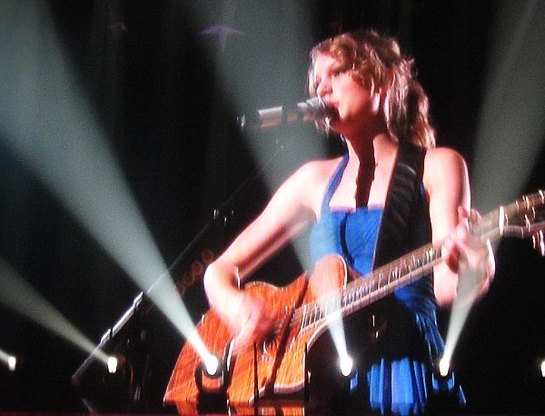 Taylor Swift — March 6 - Brussels, Belgium — photo 109