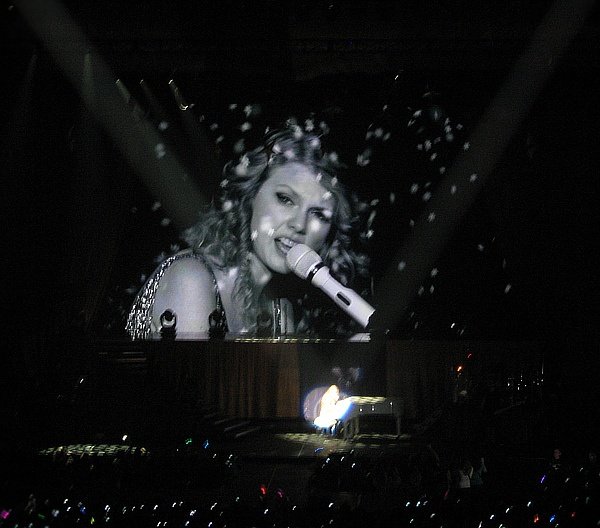 Taylor Swift — March 6 - Brussels, Belgium — photo 111