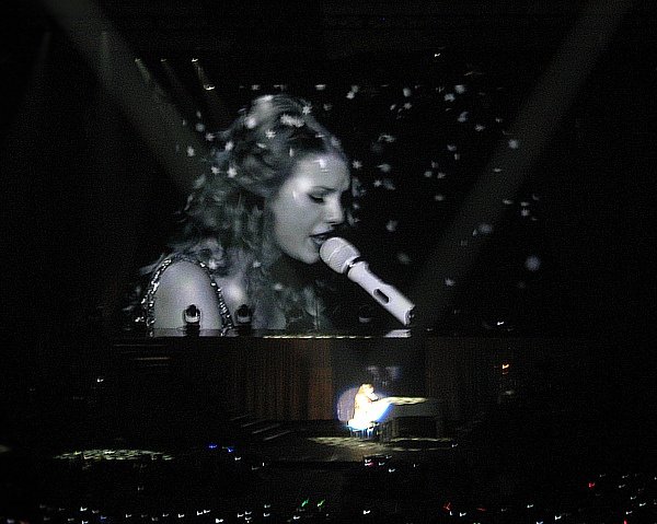 Taylor Swift — March 6 - Brussels, Belgium — photo 112