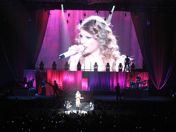 Taylor Swift — March 6 - Brussels, Belgium — photo 115