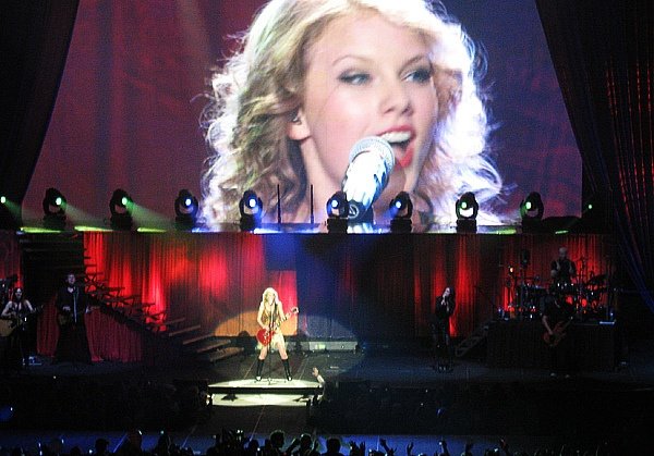 Taylor Swift — March 6 - Brussels, Belgium — photo 117