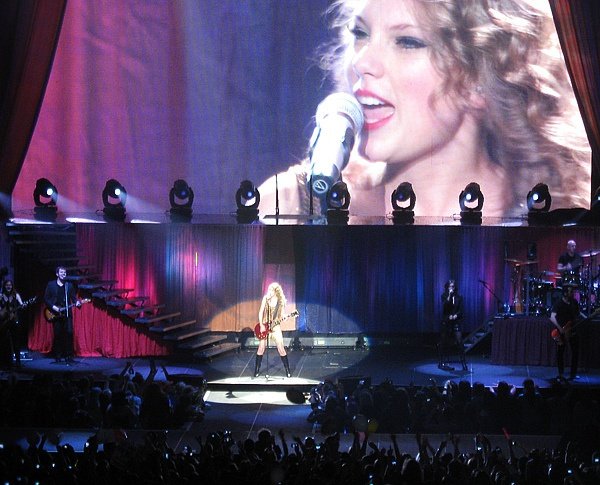 Taylor Swift — March 6 - Brussels, Belgium — photo 118