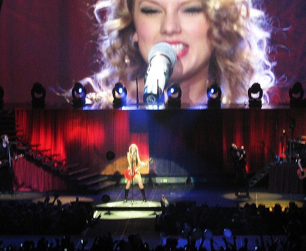 Taylor Swift — March 6 - Brussels, Belgium — photo 119