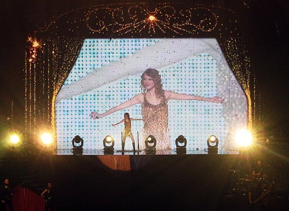 Taylor Swift — March 6 - Brussels, Belgium — photo 122