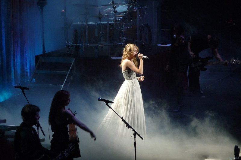 Taylor Swift — March 6 - Brussels, Belgium — photo 139