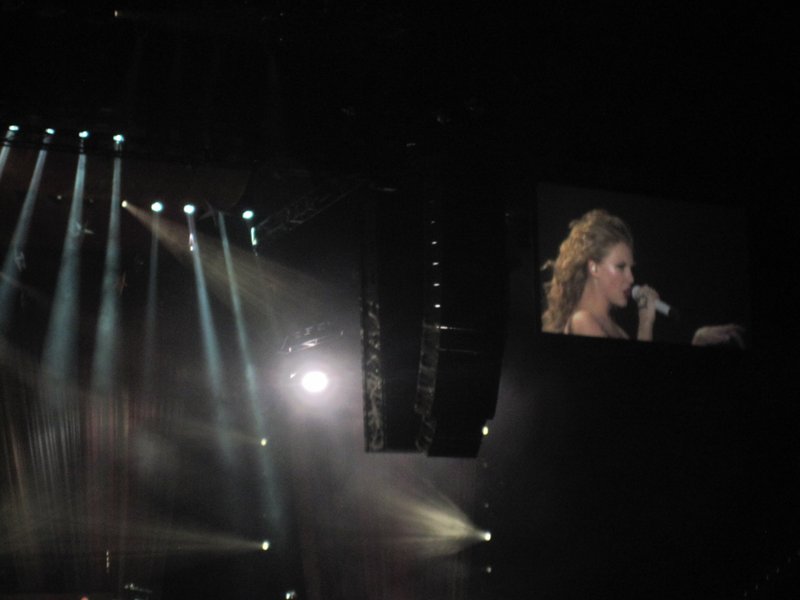 Taylor Swift — March 7 - Rotterdam, Holland — photo 5