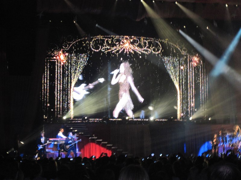 Taylor Swift — March 7 - Rotterdam, Holland — photo 6