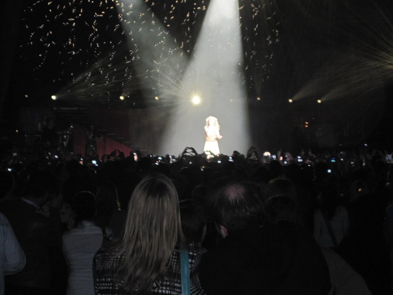 Taylor Swift — March 7 - Rotterdam, Holland — photo 11
