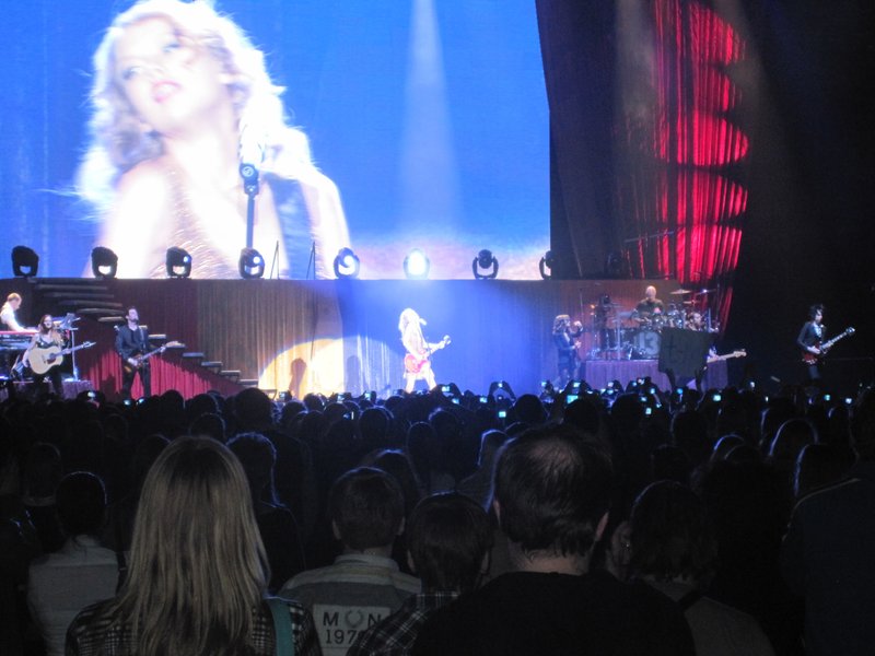 Taylor Swift — March 7 - Rotterdam, Holland — photo 16