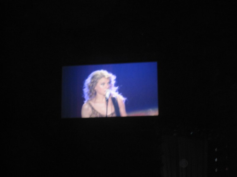 Taylor Swift — March 7 - Rotterdam, Holland — photo 17