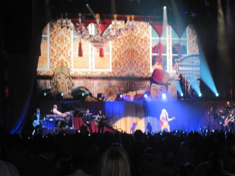 Taylor Swift — March 7 - Rotterdam, Holland — photo 22
