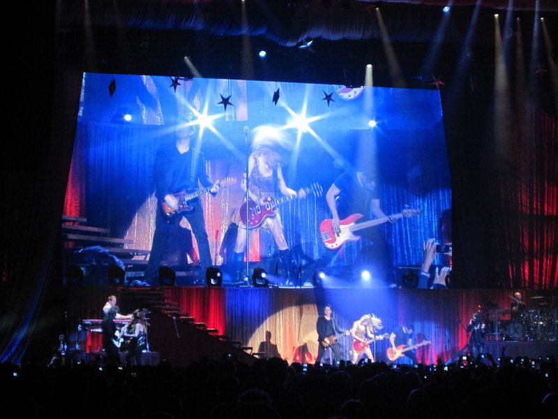 Taylor Swift — March 7 - Rotterdam, Holland — photo 27