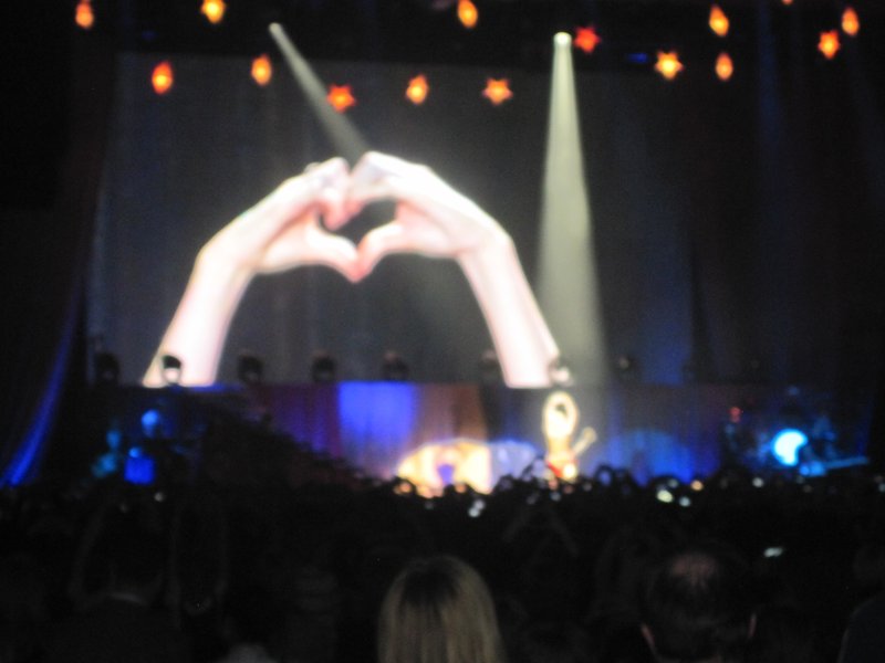 Taylor Swift — March 7 - Rotterdam, Holland — photo 31