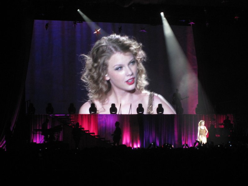 Taylor Swift — March 7 - Rotterdam, Holland — photo 40