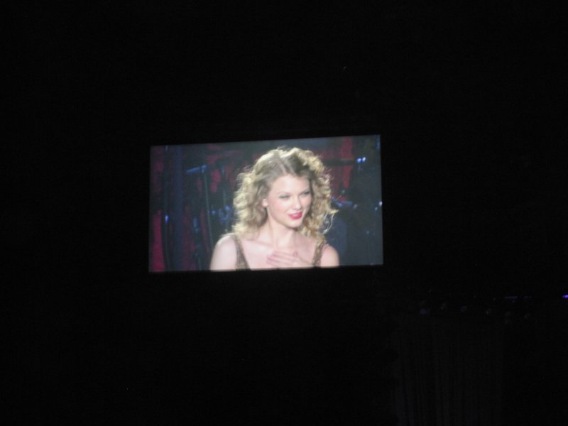 Taylor Swift — March 7 - Rotterdam, Holland — photo 45