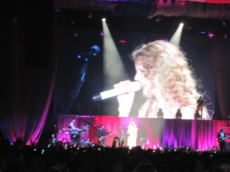 Taylor Swift — March 7 - Rotterdam, Holland — photo 48