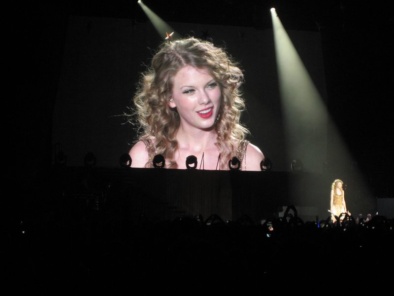 Taylor Swift — March 7 - Rotterdam, Holland — photo 59