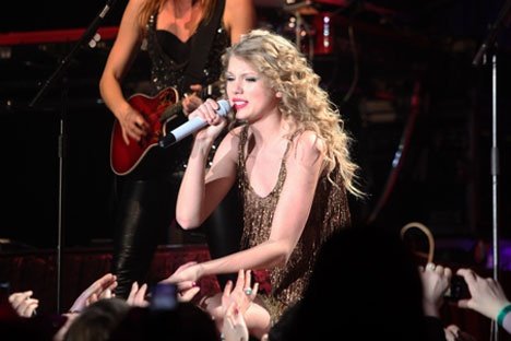 Taylor Swift — March 7 - Rotterdam, Holland — photo 63
