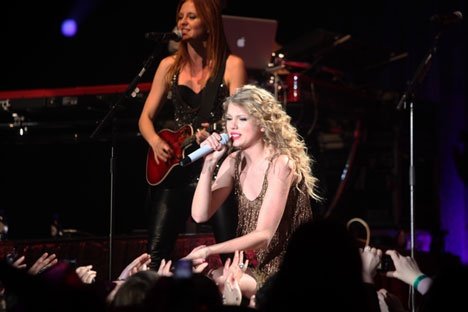 Taylor Swift — March 7 - Rotterdam, Holland — photo 64