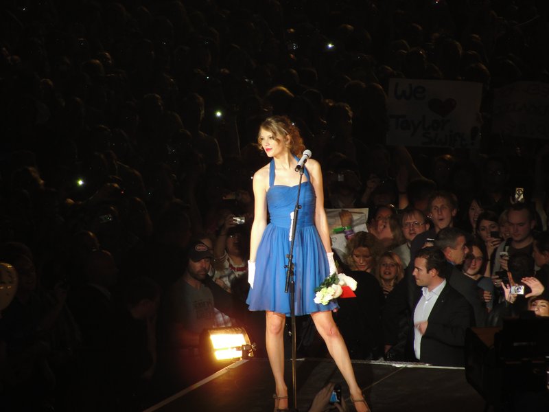 Taylor Swift — March 7 - Rotterdam, Holland — photo 68