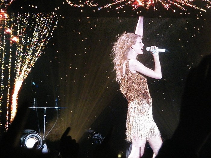 Taylor Swift — March 7 - Rotterdam, Holland — photo 92