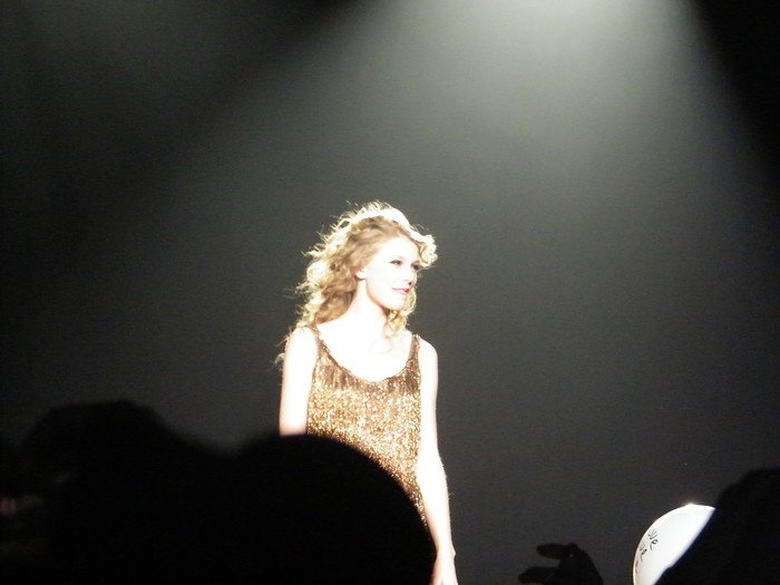 Taylor Swift — March 7 - Rotterdam, Holland — photo 97