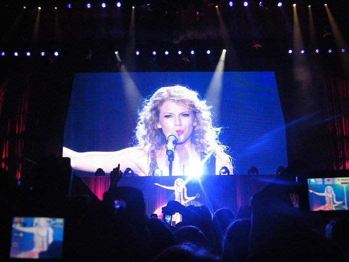 Taylor Swift — March 7 - Rotterdam, Holland — photo 101