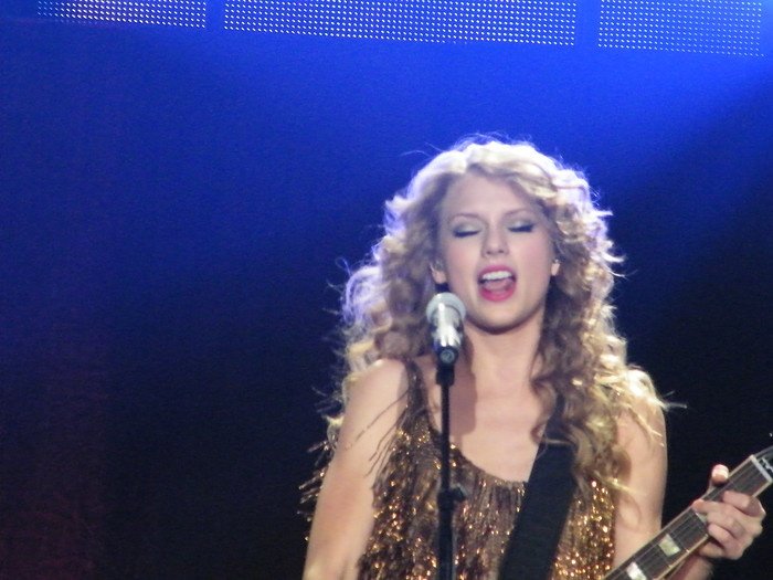 Taylor Swift — March 7 - Rotterdam, Holland — photo 104