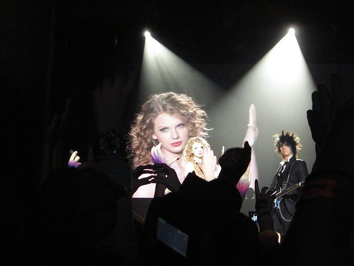 Taylor Swift — March 7 - Rotterdam, Holland — photo 122