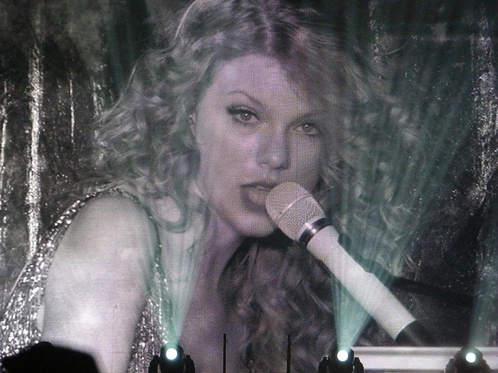 Taylor Swift — March 7 - Rotterdam, Holland — photo 124
