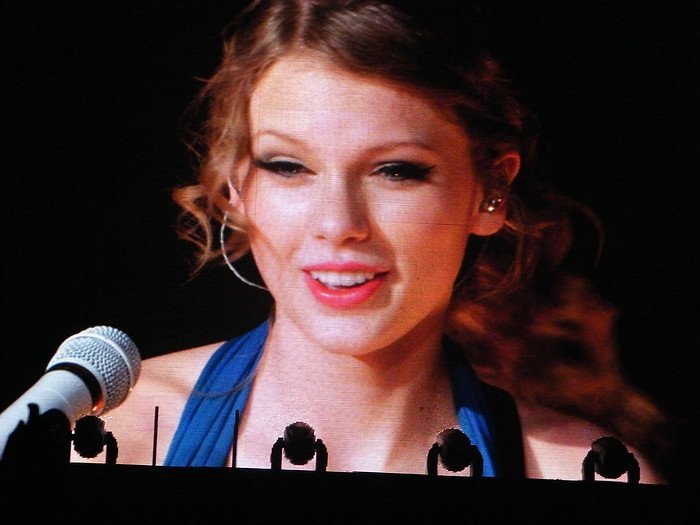 Taylor Swift — March 7 - Rotterdam, Holland — photo 144