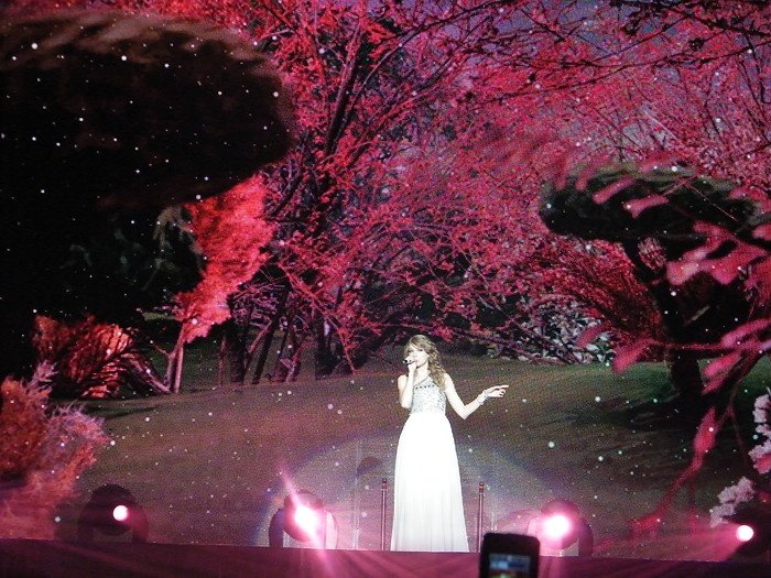 Taylor Swift — March 7 - Rotterdam, Holland — photo 155