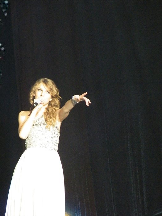 Taylor Swift — March 7 - Rotterdam, Holland — photo 157