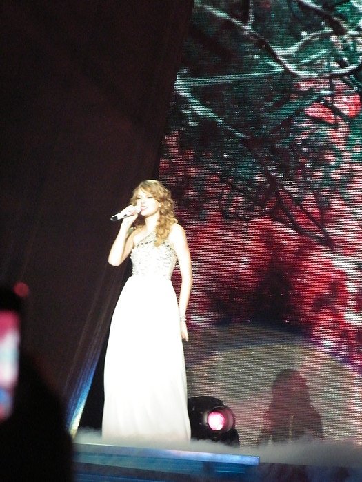 Taylor Swift — March 7 - Rotterdam, Holland — photo 158