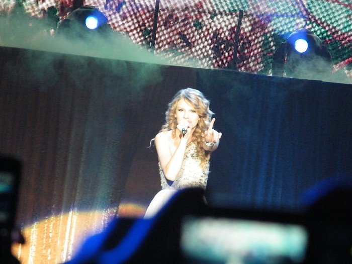 Taylor Swift — March 7 - Rotterdam, Holland — photo 160