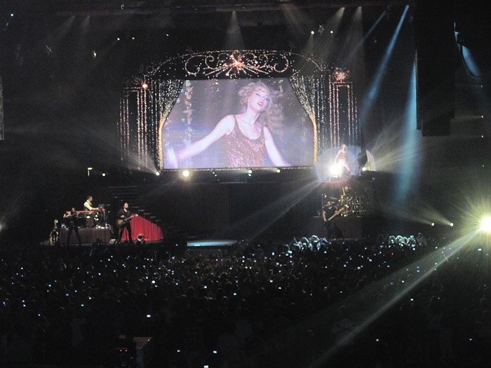 Taylor Swift — March 7 - Rotterdam, Holland — photo 192