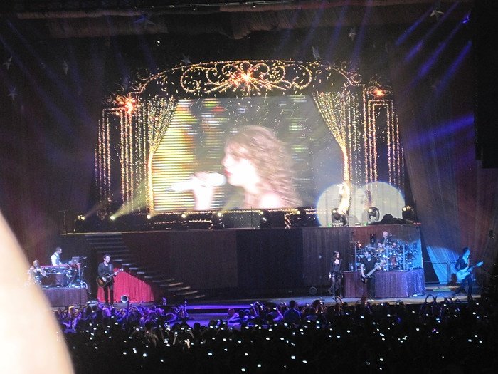 Taylor Swift — March 7 - Rotterdam, Holland — photo 193