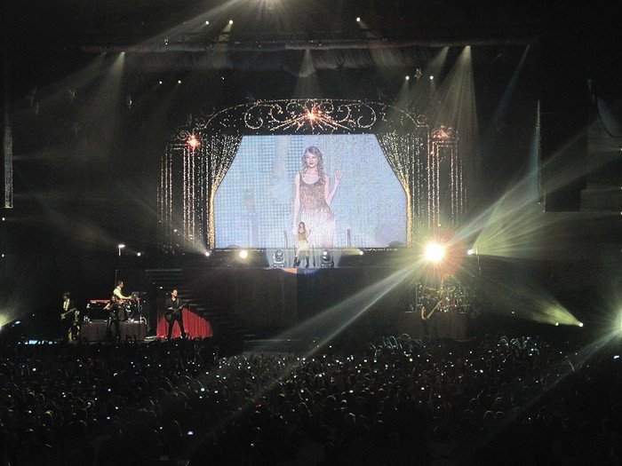Taylor Swift — March 7 - Rotterdam, Holland — photo 195