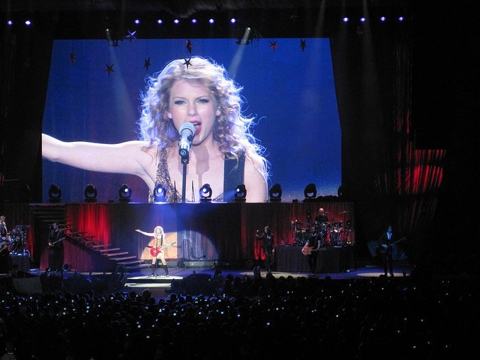 Taylor Swift — March 7 - Rotterdam, Holland — photo 196
