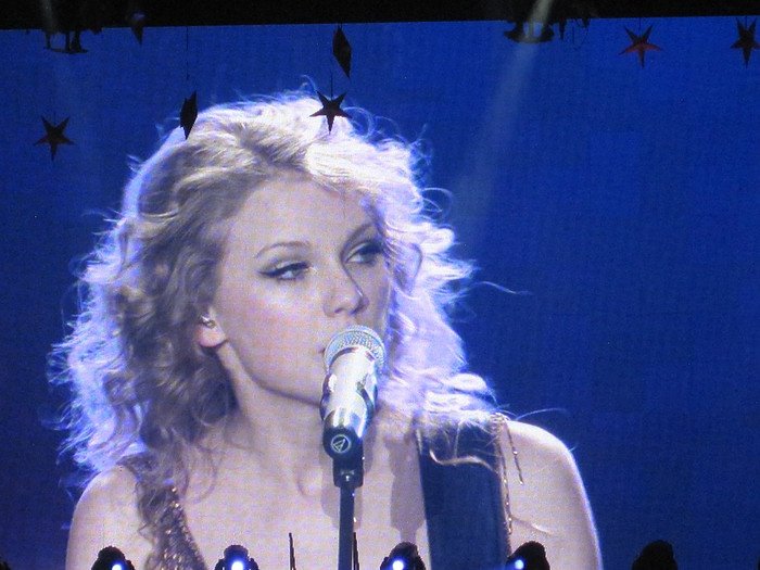 Taylor Swift — March 7 - Rotterdam, Holland — photo 197